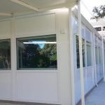 correderas minimalistas en bicolor con panel de techo de 100mm , canalón y vidrio bajo emisivo 8